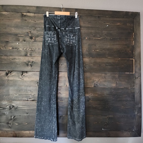 T Party Black Mineral‎ Wash Flare Yoga Pants Fold Over Waist Womens L Cross Back - Picture 14 of 14